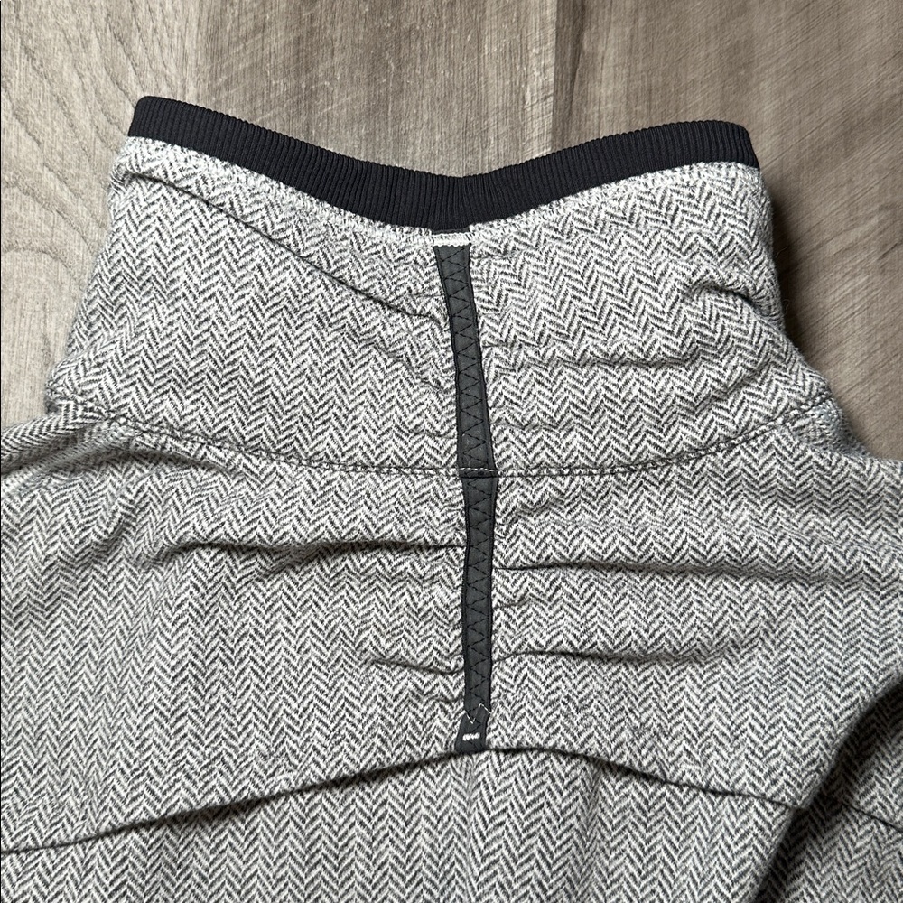 Lululemon Base Runner Herringbone Performance Hal… - image 6